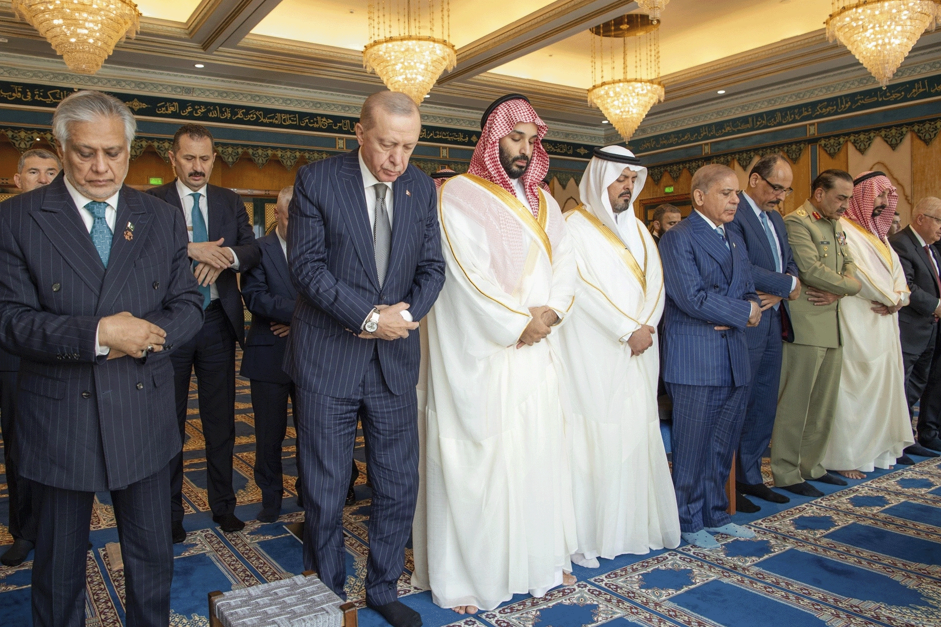 Cuma namazının ardından Mekke'de tarihi imza: Üç ülkeden ortak savunma paktı!