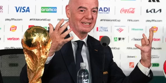 Dünya Kupası ihalesi kriz yarattı: FIFA'da Doğu-Batı çatışması