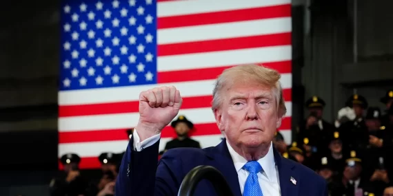 Ekonomi baskısı: Trump'a kamuoyu desteği yüzde 45'e geriledi