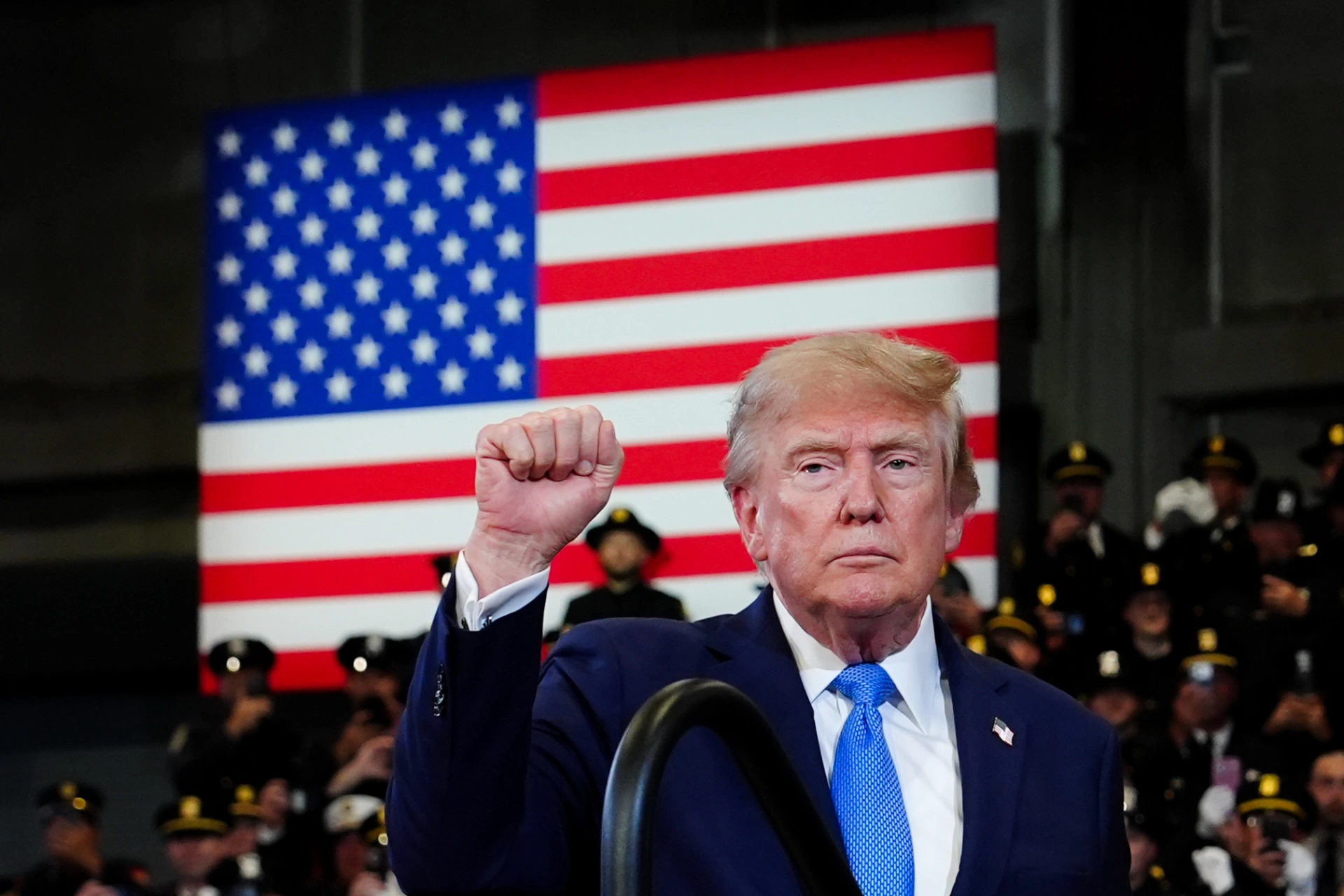 Ekonomi baskısı: Trump'a kamuoyu desteği yüzde 45'e geriledi