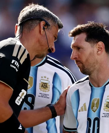 Hakem kamerasından tarihi final: Vinčić'ten Messi'ye Paredes uyarısı