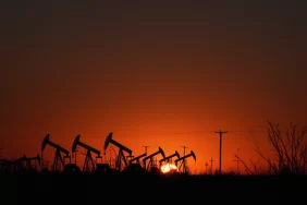 İran savaşı petrolü uçurdu: Yüksek tahvil getirileri altını baskılıyor