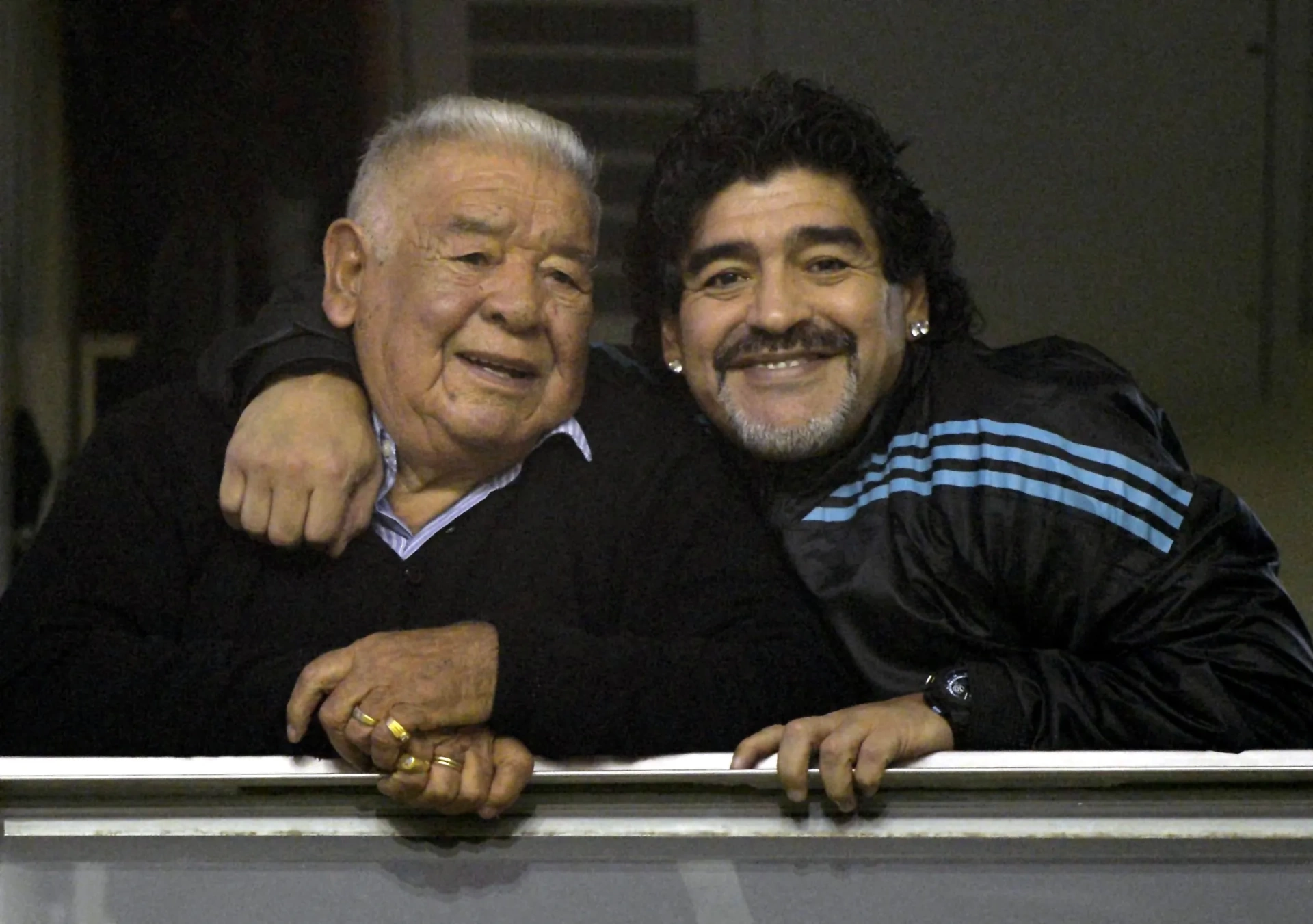Maradona davasında şok: Raporlar babasına mı ait çıktı?