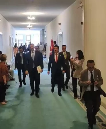 Meclis'te kritik temas: AK Parti'den Yeni Parti'ye yasa ziyareti!