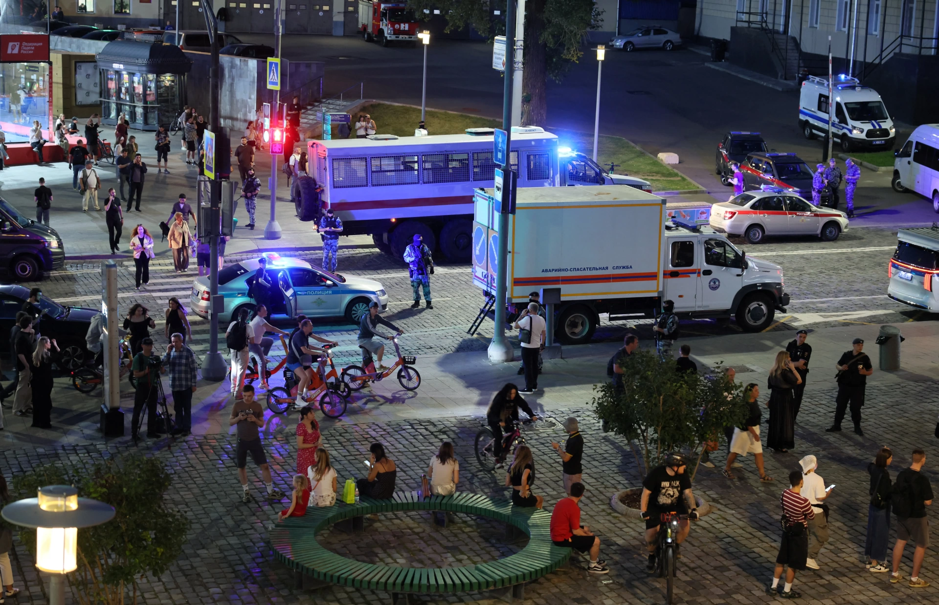 Moskova'da kafede patlama: Saldırgan dahil 3 kişi öldü