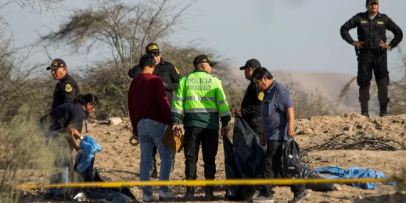 Peru'da turistik uçak düştü: En az 13 ölü