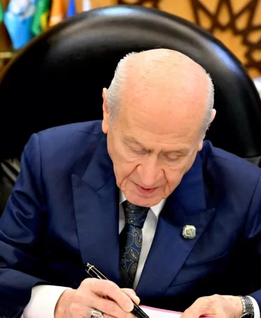 Siyasette kritik adım: Devlet Bahçeli çerçeve yasa için imzayı attı!