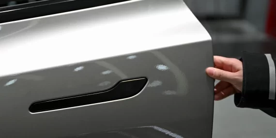 Tesla ve elektrikli araçlarda gizli kapı kolu krizi büyüyor