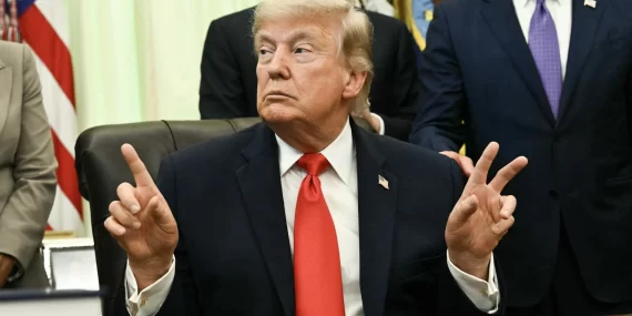 Trump baskı yaptı: Hukuk firmaları eğildi, medya direniyor