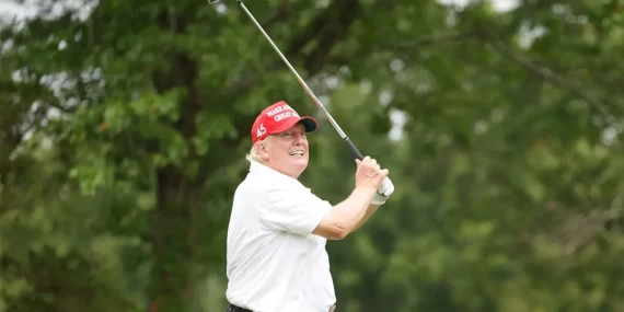 Trump'ın golf zaferi sosyal medyayı böldü: Yetenek mi hile mi?