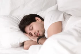 Yastıksız uyumak faydalı mı yoksa ağrı sebebi mi?