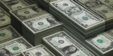 ABD verileri öncesi dolar iki ayın zirvesine yakın seyrediyor