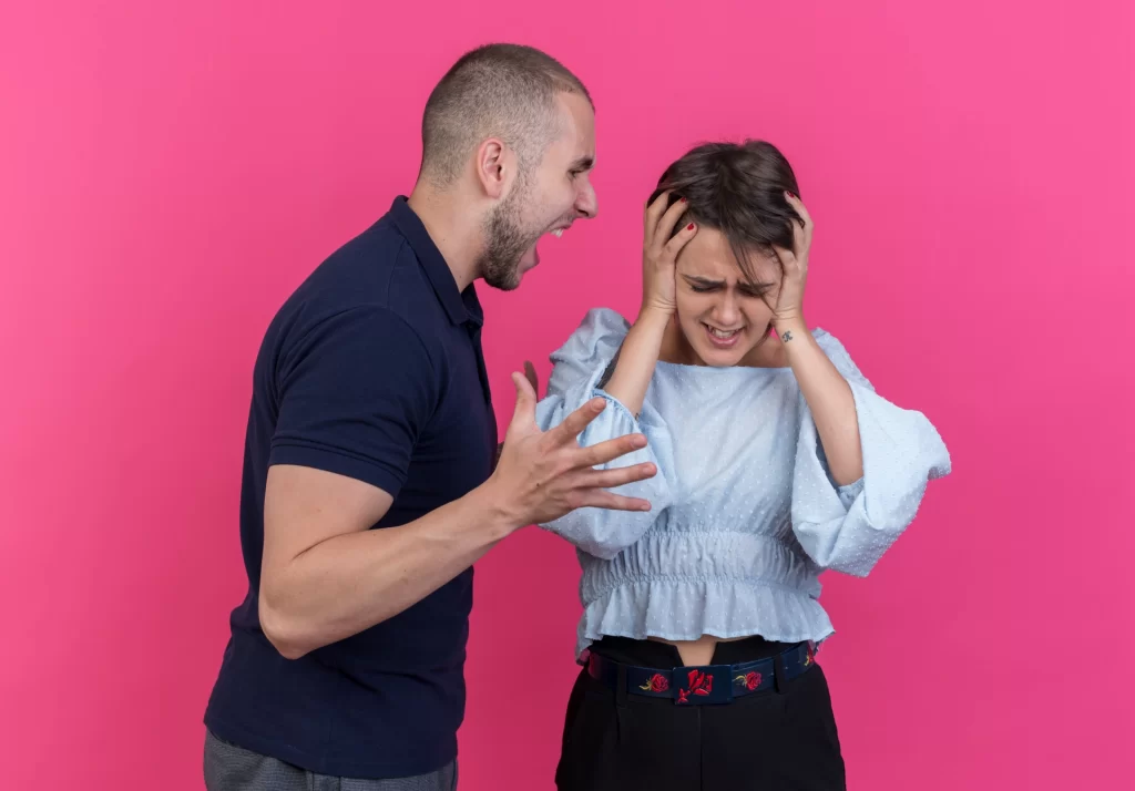 Aşkı ararken kaçıyor musunuz? İlişkiyi baltalayan 7 gizli işaret