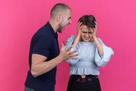 Aşkı ararken kaçıyor musunuz? İlişkiyi baltalayan 7 gizli işaret