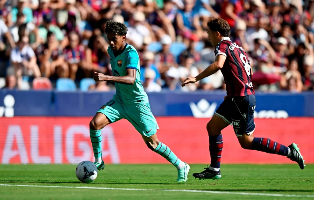 Barcelona Levante'yi 4 golle geçti: Lamine Yamal tarihe geçti!