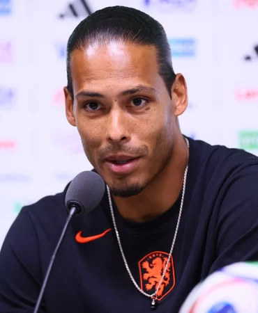 Basın toplantısında kriz: Van Dijk gazeteciye çok sert çıktı!