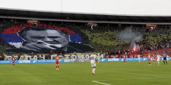 Belgrad derbisinde Mladic skandalı: Saraybosna ayakta!