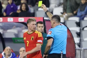 Hakemi iten De Bruyne çılgına döndü: Bir dakika kuralı gerdi