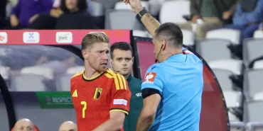 Hakemi iten De Bruyne çılgına döndü: Bir dakika kuralı gerdi