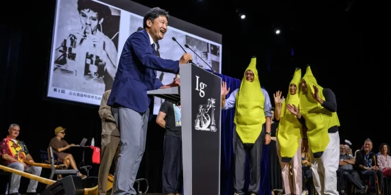 Hamam böceği sütünden gömülen iç çamaşırlarına: 2026 Ig Nobel sahiplerini buldu