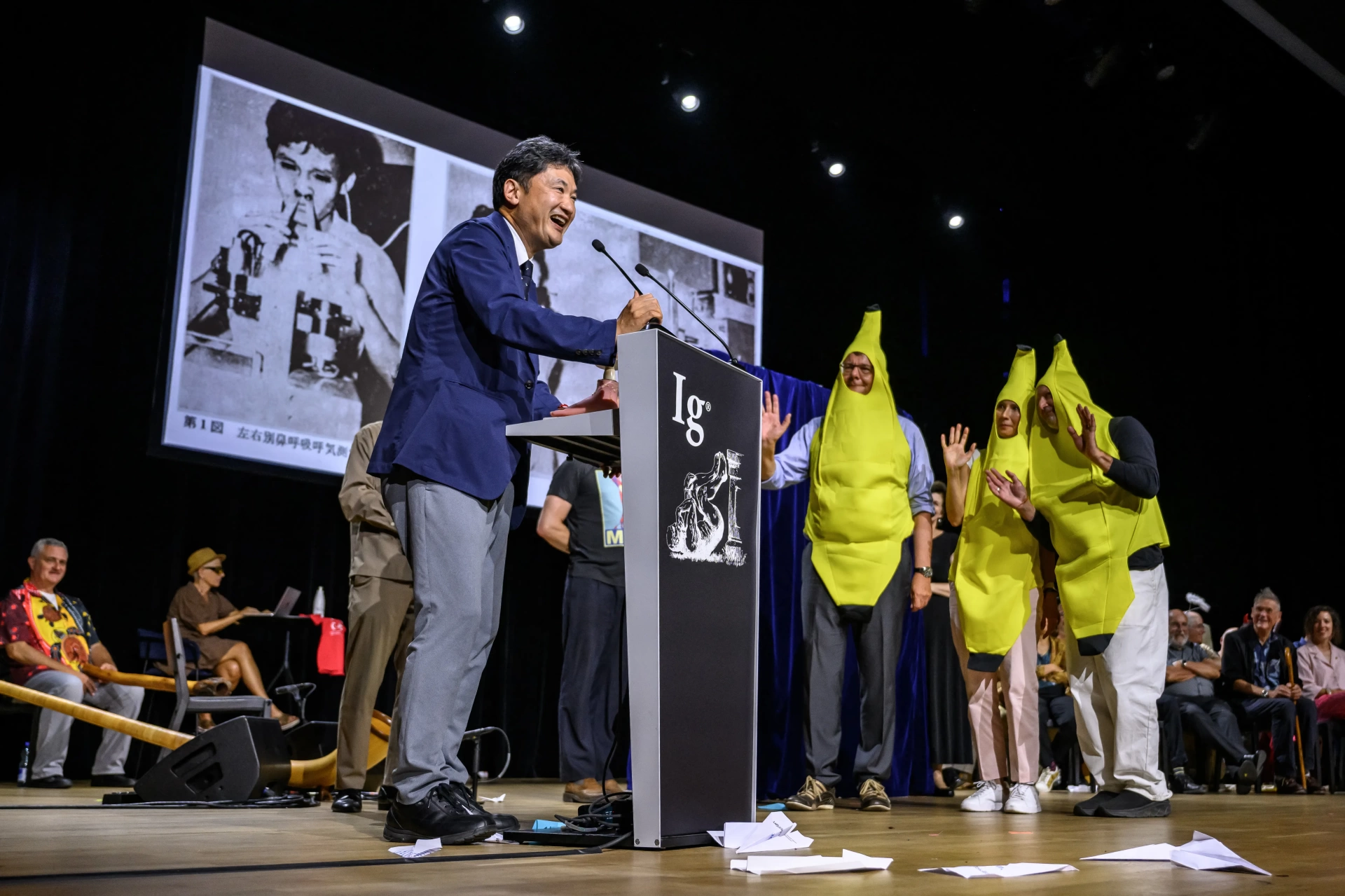 Hamam böceği sütünden gömülen iç çamaşırlarına: 2026 Ig Nobel sahiplerini buldu