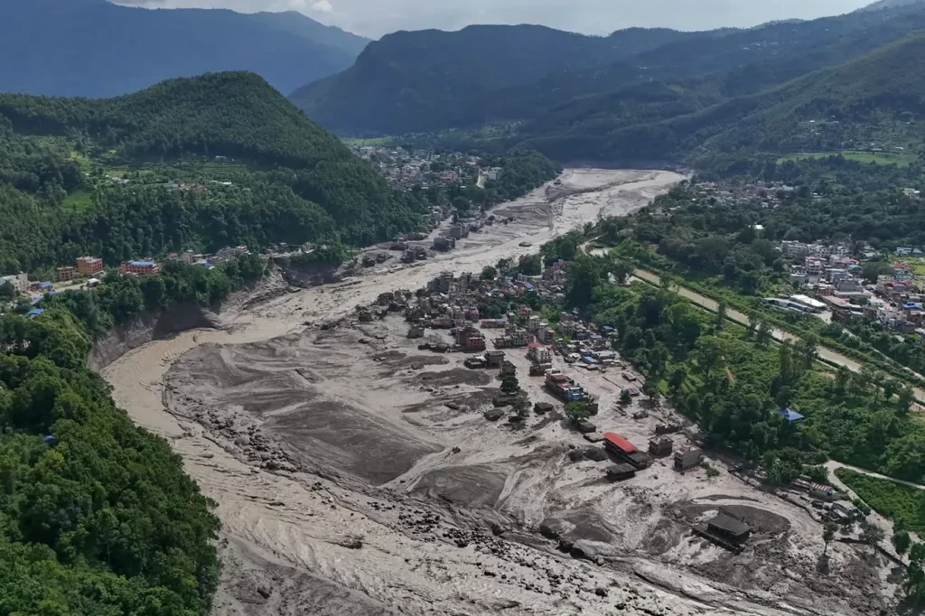 Himalayalar'da buzul felaketi: Dünya yeni bir taşkın çağına mı giriyor?