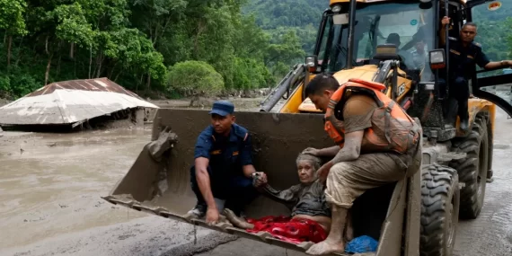 Himalayalar'da sel felaketi: 1500 kayıp aranıyor, bilanço ağır