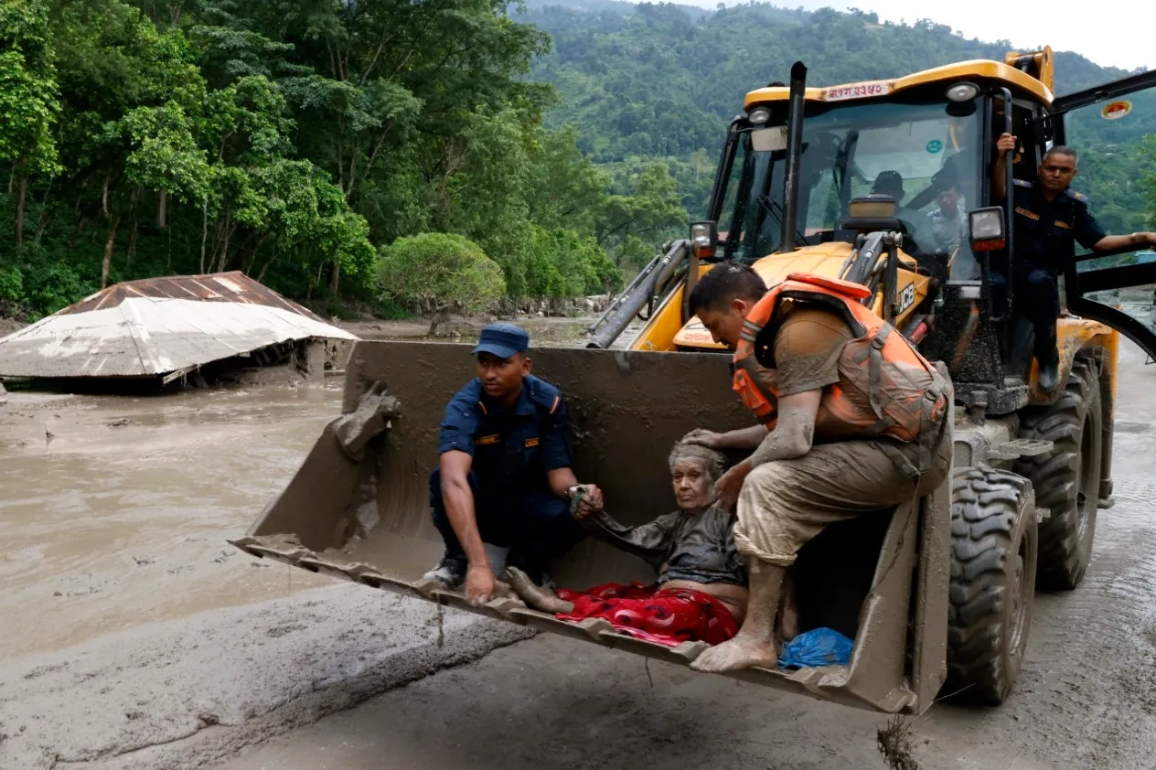 Himalayalar'da sel felaketi: 1500 kayıp aranıyor, bilanço ağır
