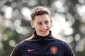 Hollanda'da tarihi an: 3. nesil Van Bommel sahneye çıktı!