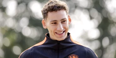 Hollanda'da tarihi an: 3. nesil Van Bommel sahneye çıktı!