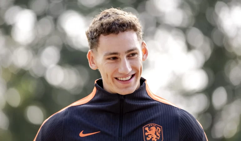 Hollanda'da tarihi an: 3. nesil Van Bommel sahneye çıktı!