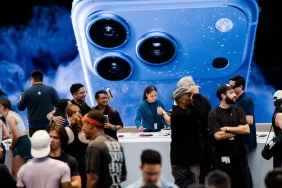 iPhone 20 Pro ortaya çıktı: Tamamen cam tasarıma mı geçiyor?