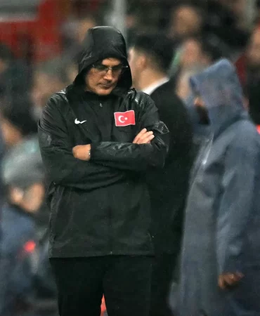 İtalya hezimeti sonrası Montella'dan istifa resti: Buradayım