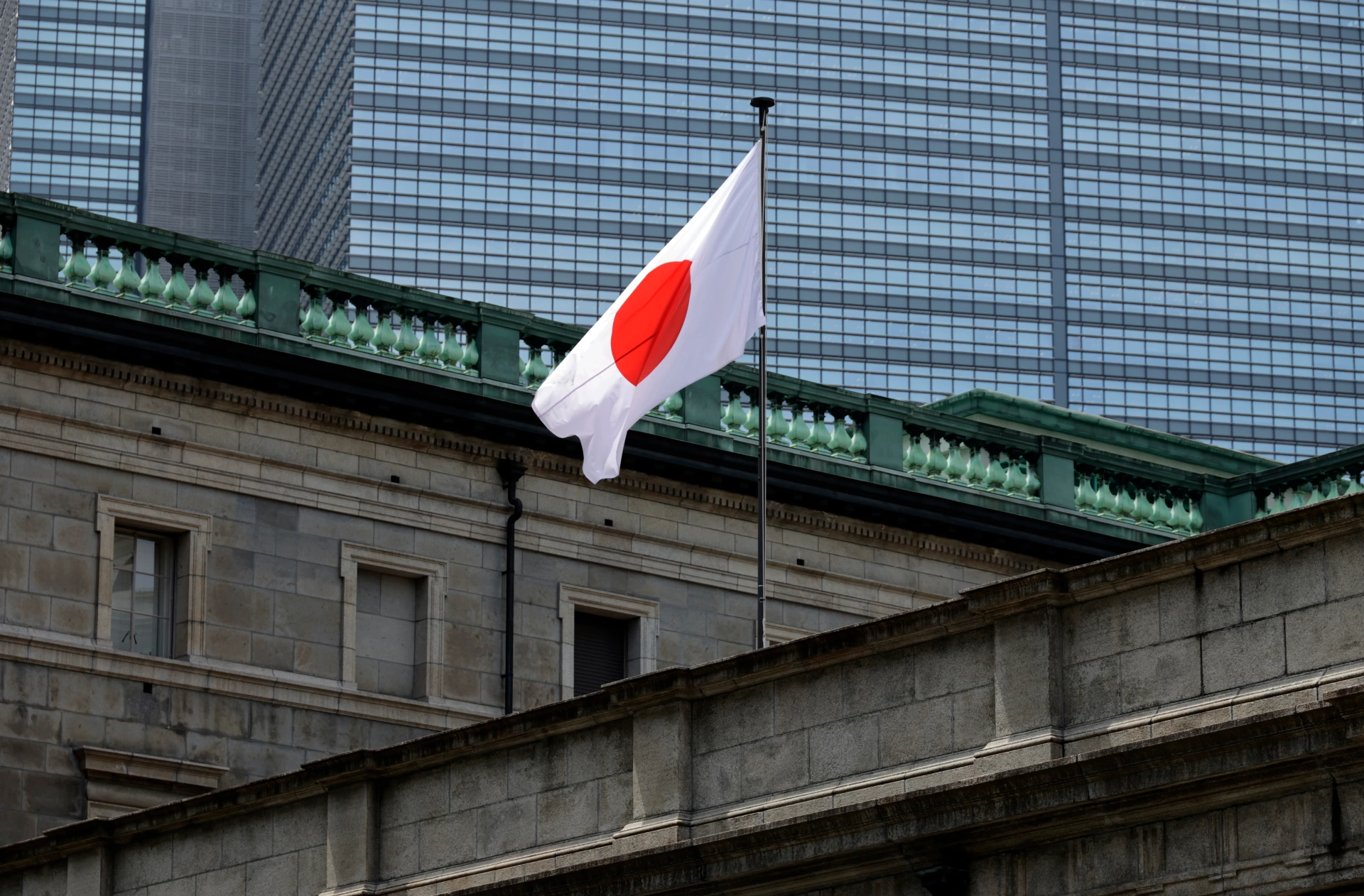 Japonya faiz artırdı: 31 yılın zirvesine rağmen yen düştü