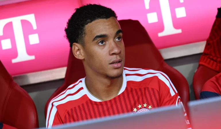 Kompany'den müjde: Musiala sahalara geri döndü