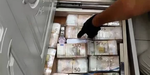 Mafya evinin duvarlarından servet çıktı: Milyonlarca euro!