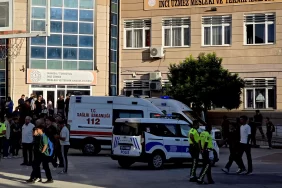 Manisa'da lise önünde silahlı dehşet: 2'si ağır 11 yaralı var