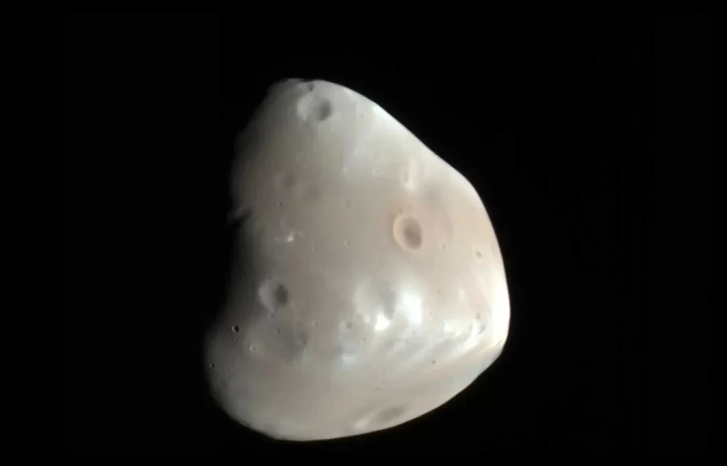 Mars'ın uydusu Deimos'un sırrı çözüldü: Dev çarpışmadan nasıl kurtuldu?