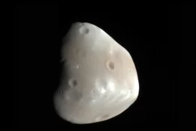 Mars'ın uydusu Deimos'un sırrı çözüldü: Dev çarpışmadan nasıl kurtuldu?