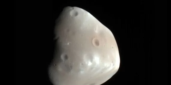 Mars’ın uydusu Deimos’un sırrı çözüldü: Dev çarpışmadan nasıl kurtuldu?