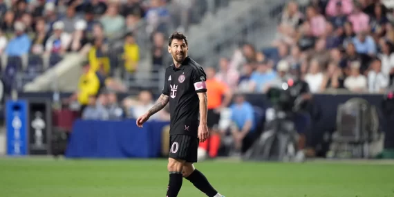 Messi'den tarihi yanıt: 4 golle rekor hezimeti engelledi!