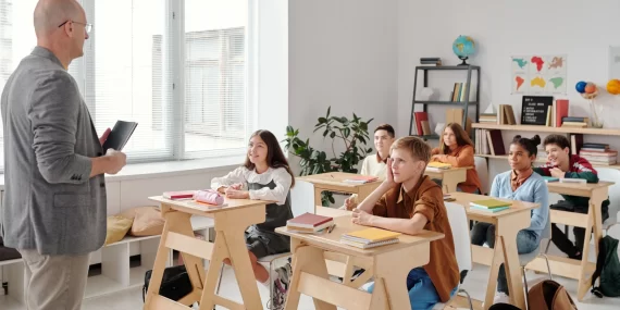 Ön sırada oturmak başarı getirir mi: Bilim ne söylüyor?