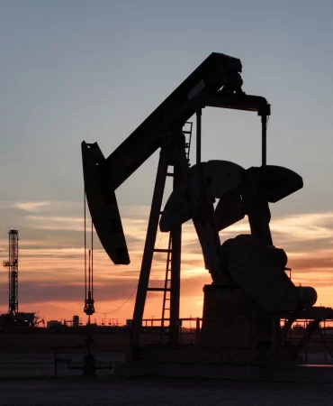 Petrol 100 doları aştı: Borsalar geriledi, altın tırmanışta