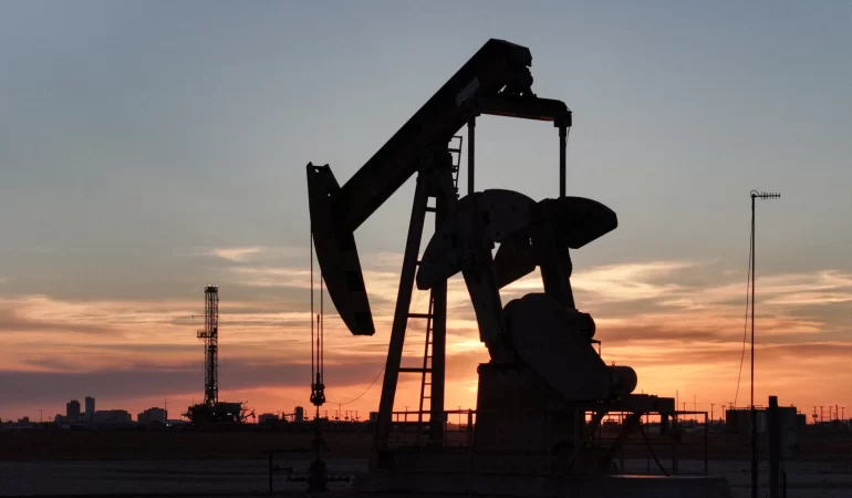 Petrol 100 doları aştı: Borsalar geriledi, altın tırmanışta