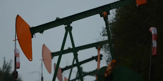Petrol 6 haftanın zirvesinde: Altın fiyatları yüzde 2 sıçradı