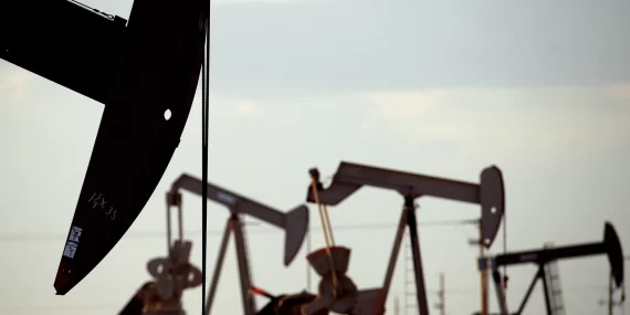 Petrol fiyatlarında sert tırmanış: Piyasalar alarm veriyor
