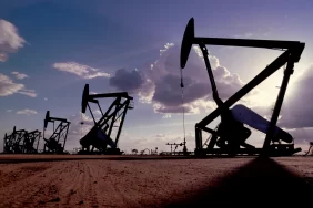 Piyasalarda kritik gün: Petrol düşüşte, altın yeniden yükselişte