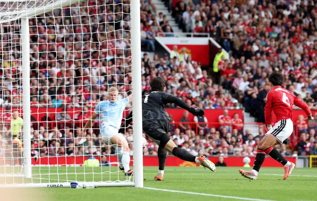 Premier Lig'de VAR depremi: Manchester derbisi sonrası ceza