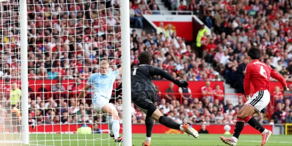 Premier Lig’de VAR depremi: Manchester derbisi sonrası ceza