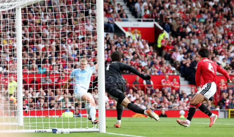 Premier Lig'de VAR depremi: Manchester derbisi sonrası ceza